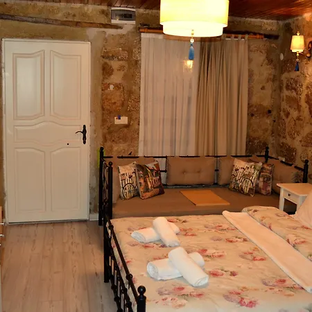 Pensión Imerek Stone House 2*