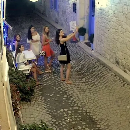 Imerek Stone House Pensión 2*