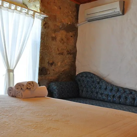 Imerek Stone House Pensión 2*