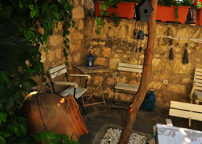 Pensión Imerek Stone House